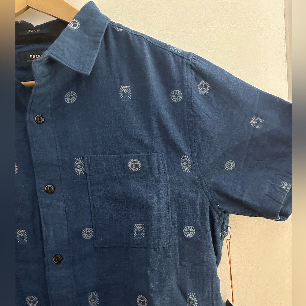 Men’s Roark button up in medium and indigo blue - Picture 4 of 5